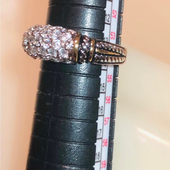 💕Beautiful White Round Cut Zircon Cluster Set Stones & Silver Rope Style Band. - Picture 5 of 11